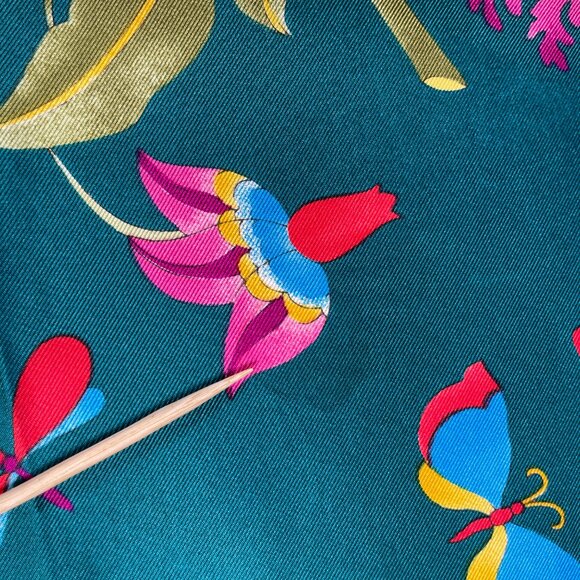 Gucci Vintage Silk Scarf 34” Floral Butterfly Baroque Green Multicolor - Picture 12 of 12